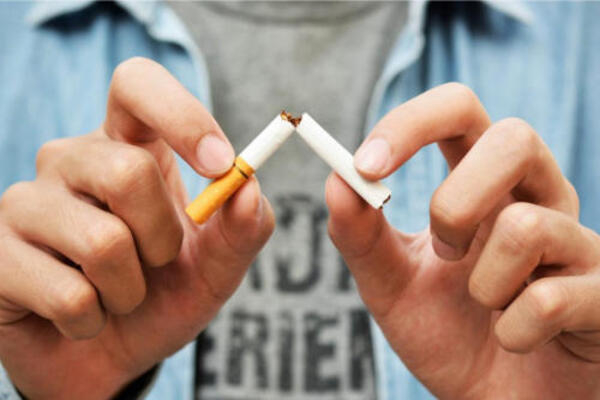 Bỏ hút thuốc lá giúp cải thiện cơn đau lưng sau phổi hiệu quả